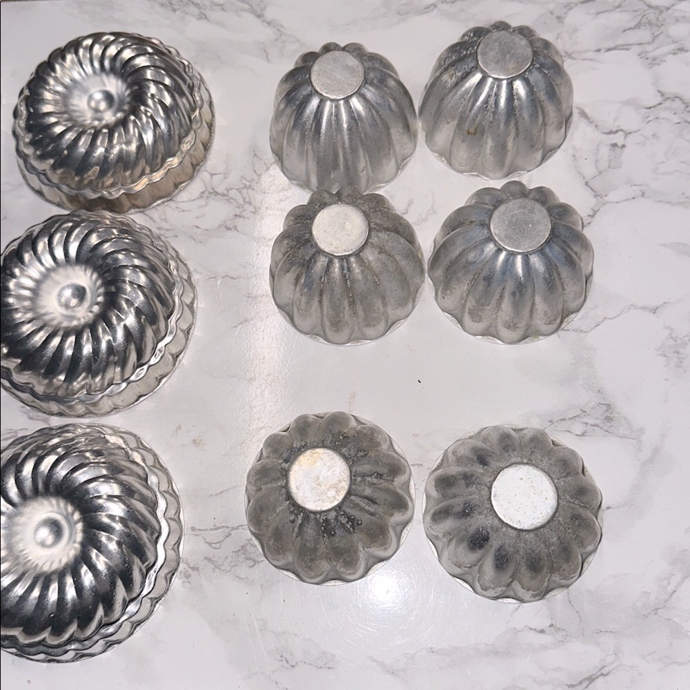 Set of vintage Silver Metal Baking Molds - Picture 2 of 4